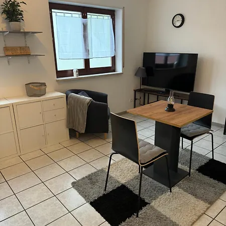 C&V A03 2 Personen 1 Zimmer Zentral Wlan Smart Tv Boxspringbett Appartamento Kaiserslautern